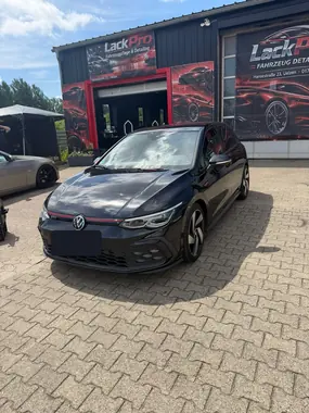 VW Golf GTI zur Begutachtung beim Partnerbetrieb
